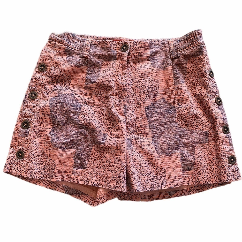 Cartonnier Shorts with buttons on the side
Size 4